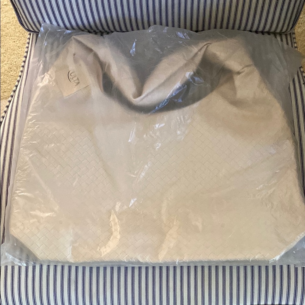 NWT Ulta Mother’s Day Tote - Cream